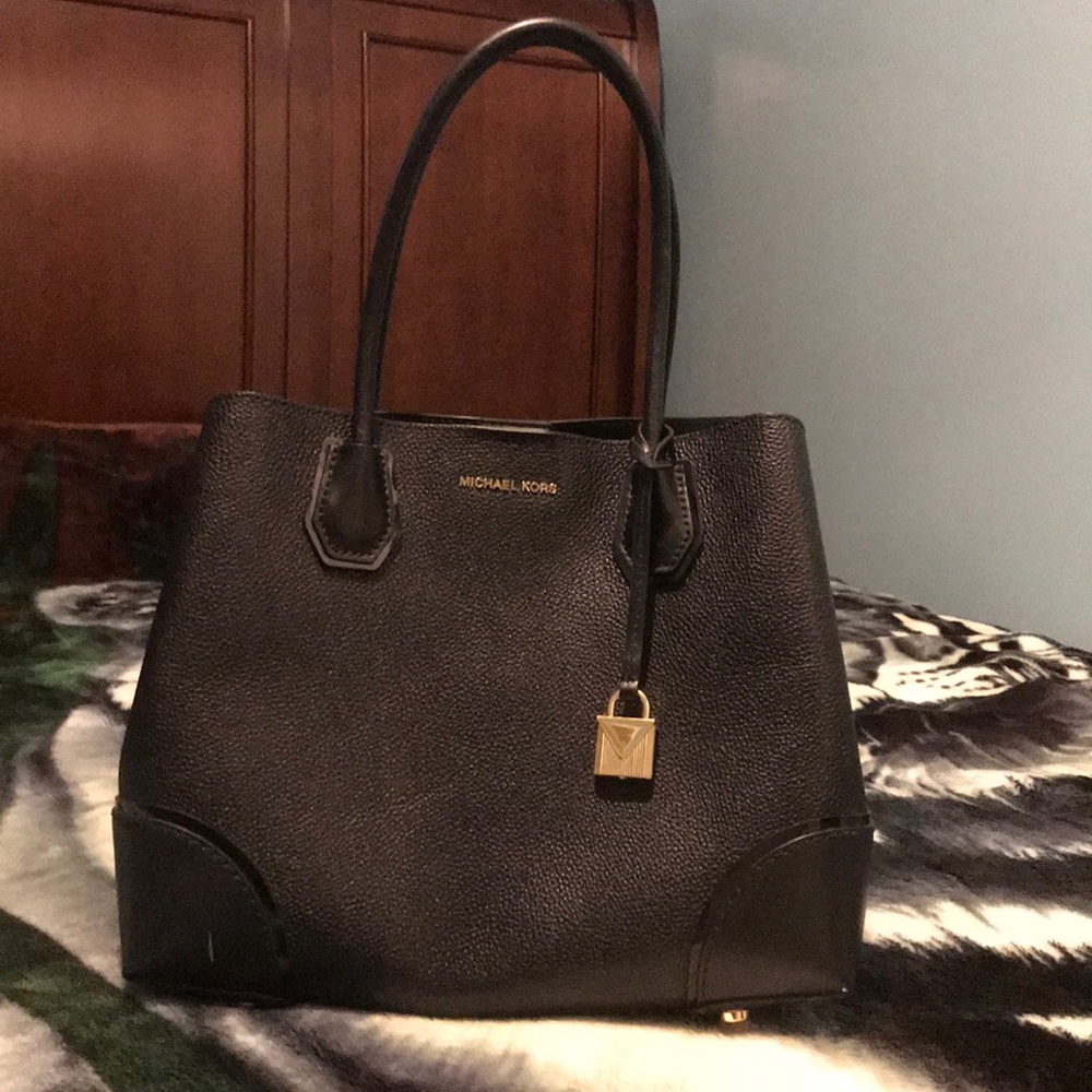 Black Michael Kors bag